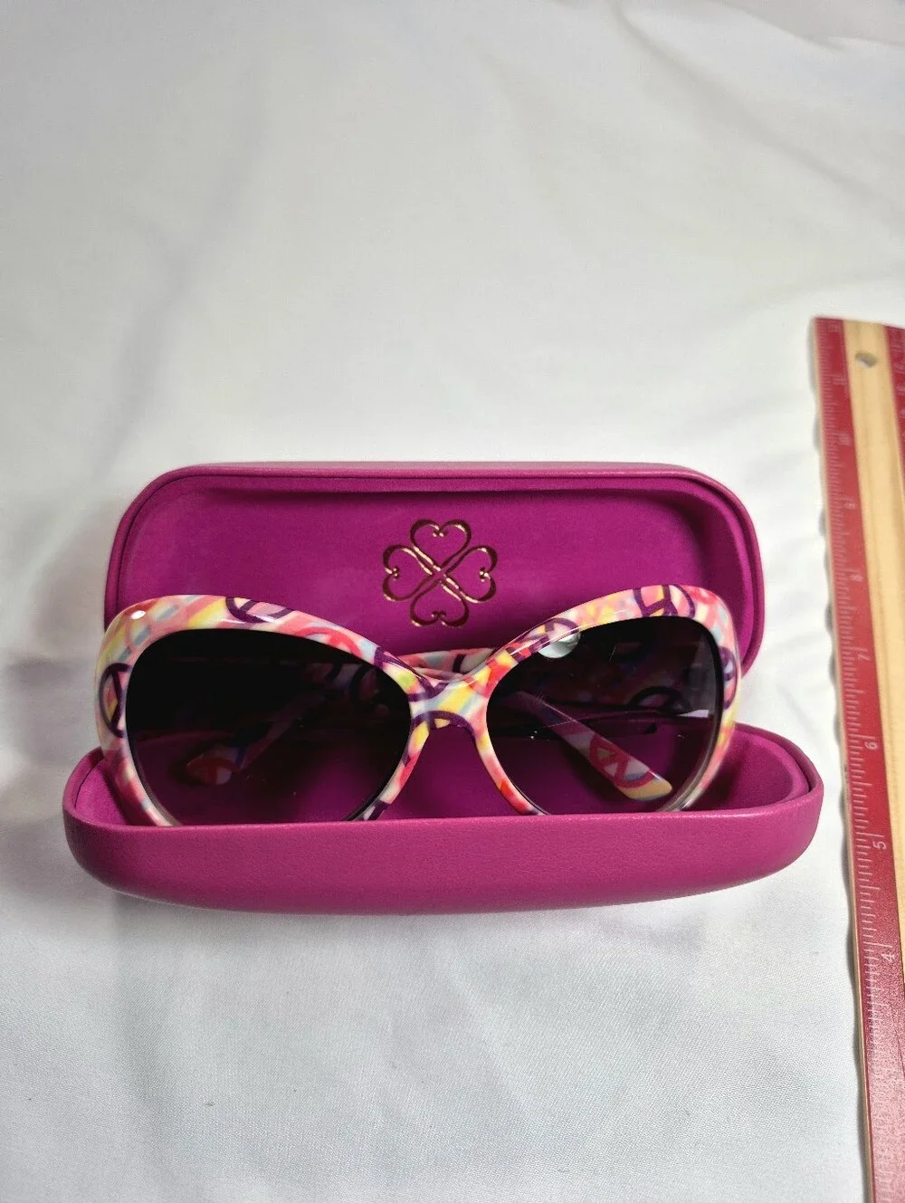 Italy Design Retro Peace Sign Sunglasses & Candie's Pink Case Bundle Y2K Hippy